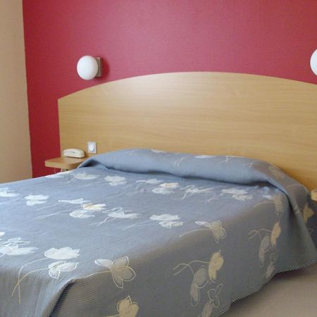 Hotel Le Grand Chene Gièvres Zewnętrze zdjęcie