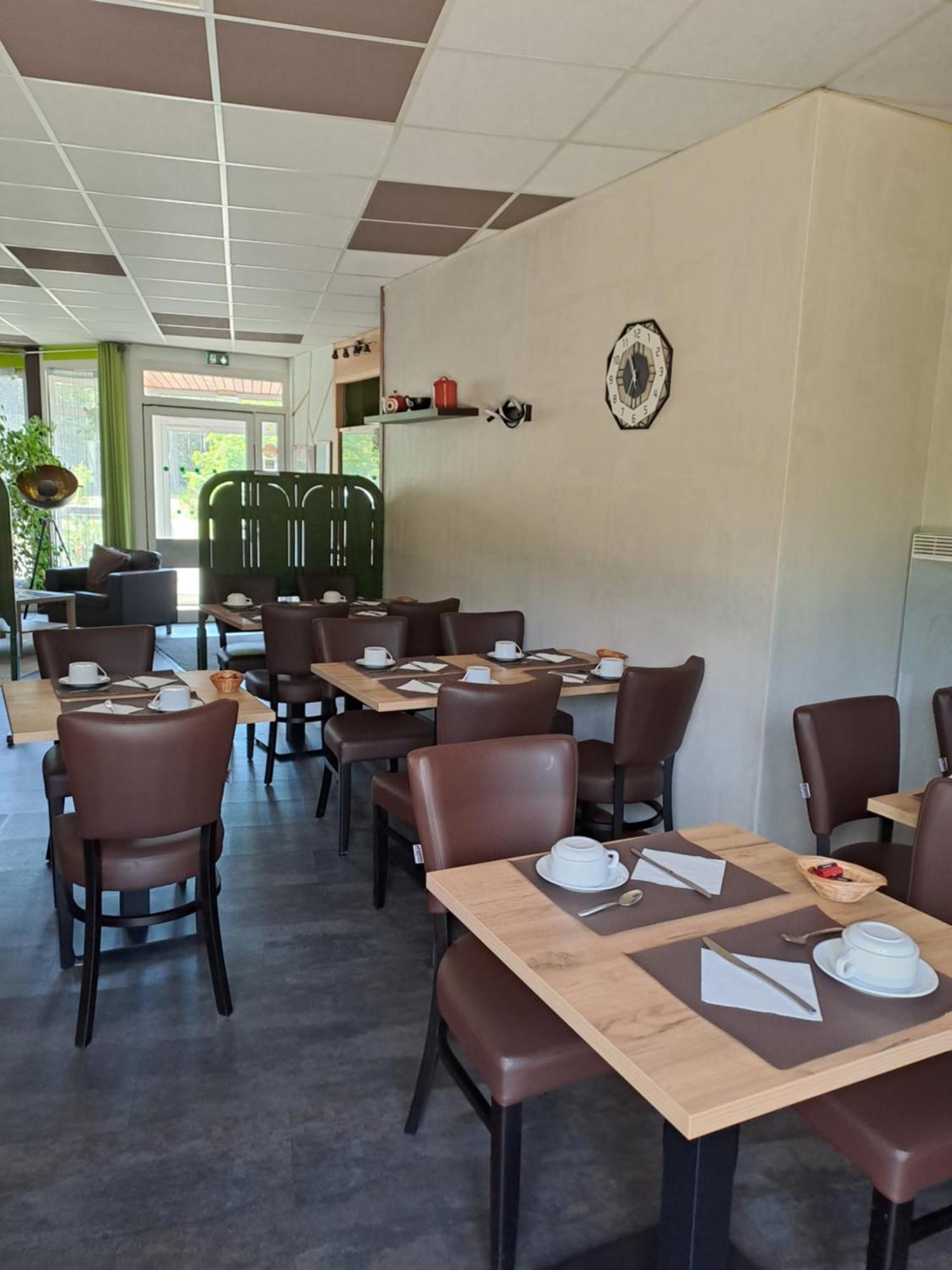 Hotel Le Grand Chene Gièvres Zewnętrze zdjęcie