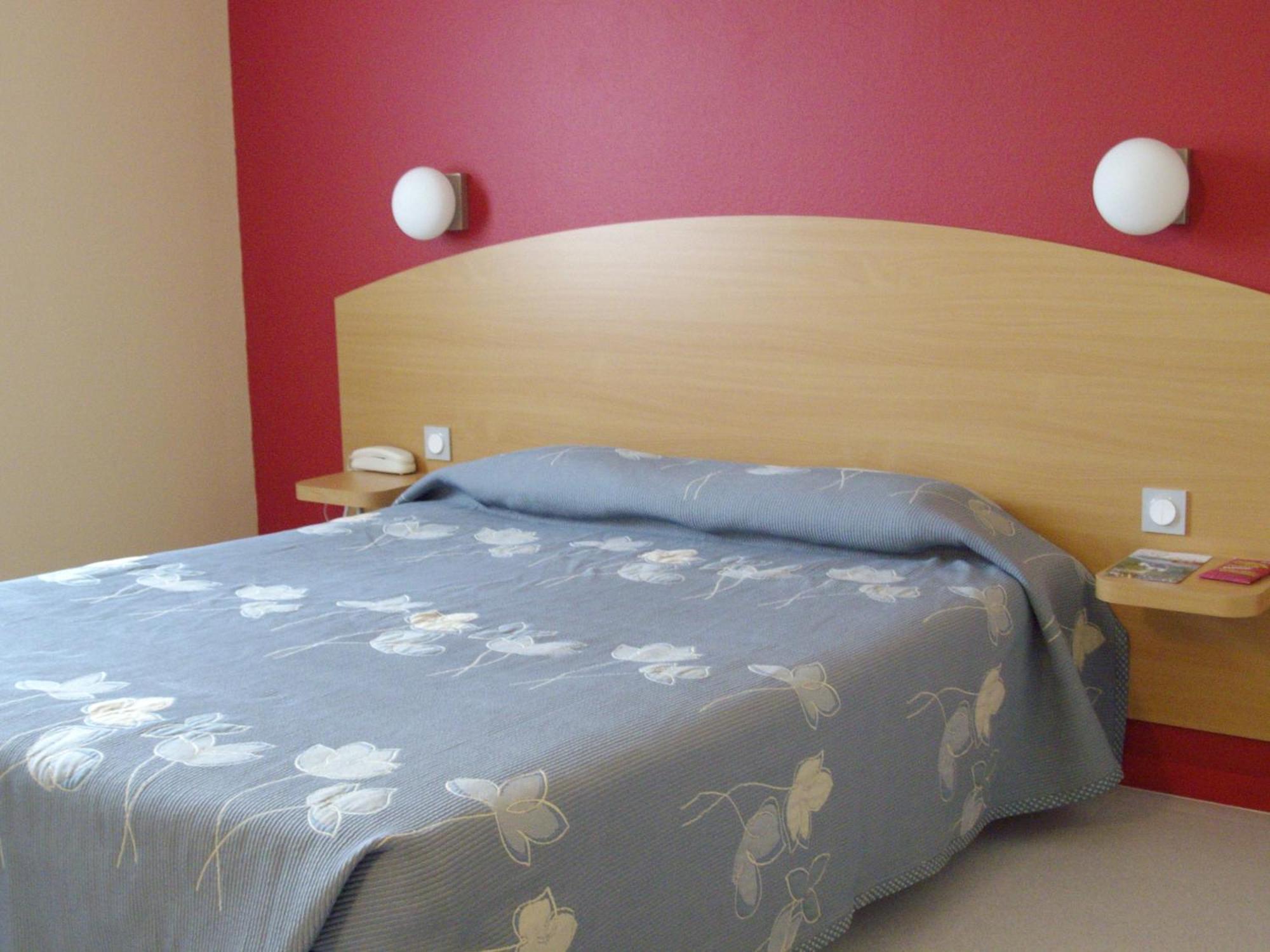 Hotel Le Grand Chene Gièvres Zewnętrze zdjęcie