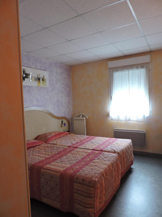 Hotel Le Grand Chene Gièvres Zewnętrze zdjęcie